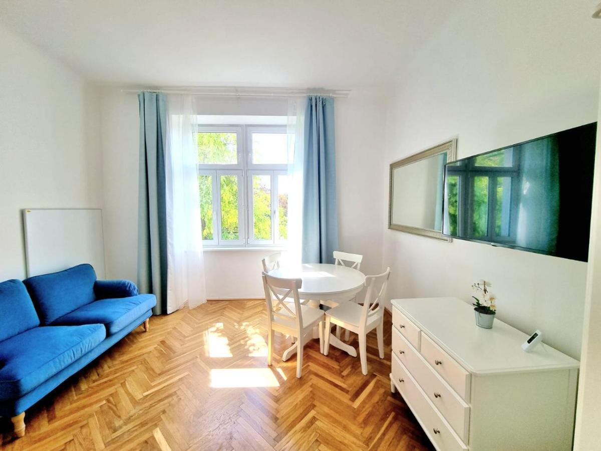 Herzlich Willkommen - Kuess Die Hand 3 Vienna Luaran gambar